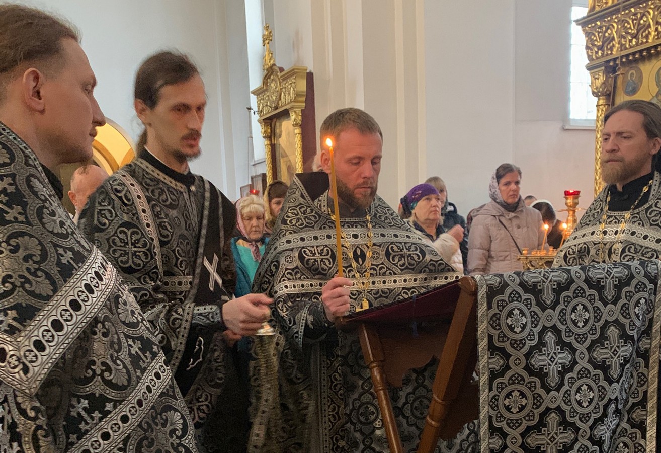 Великая Пятница. Вынос и погребение Плащаницы