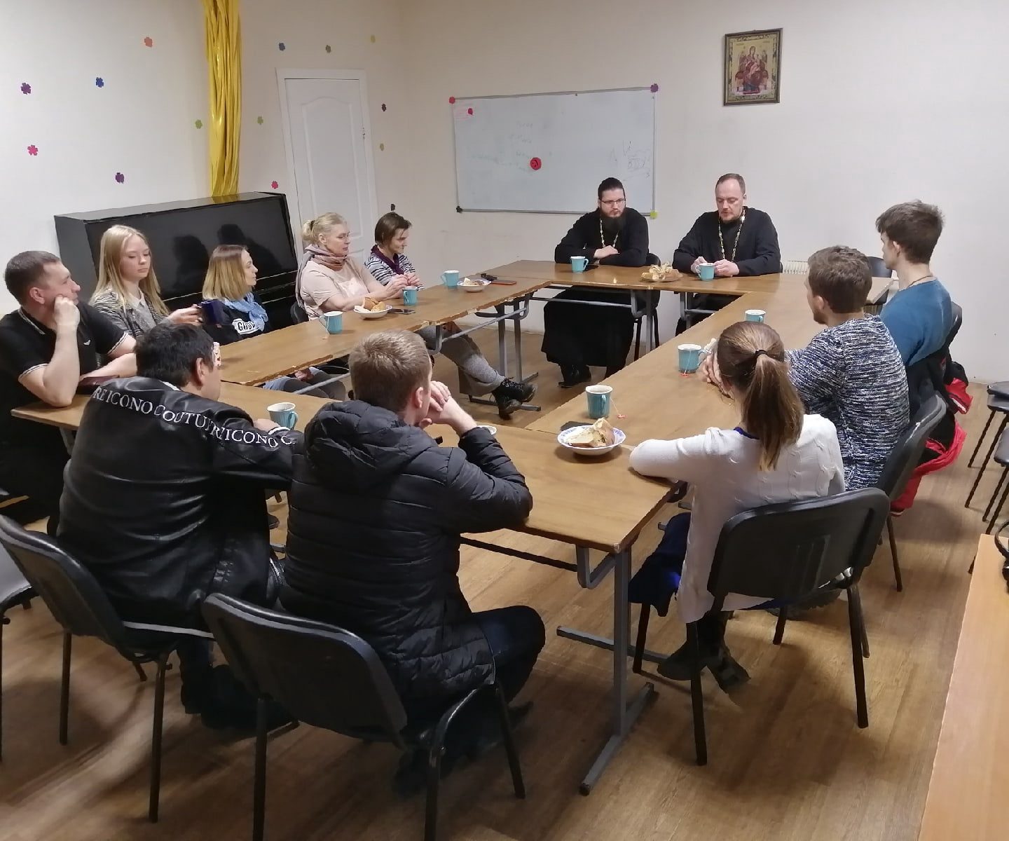 Гостем встречи молодёжного общества стал иерей Александр Кузьмин