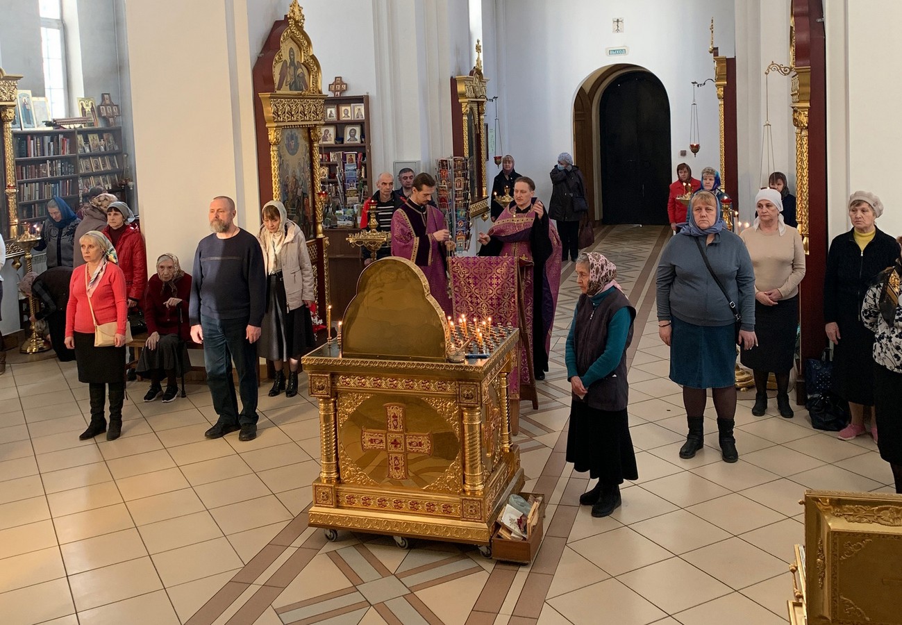 Парастас