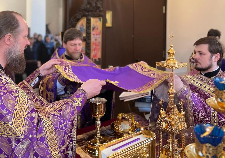Настоятель сослужил на престольном празднике храма «Всех скорбящих Радость»