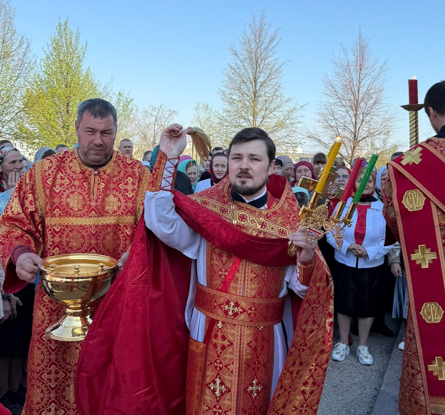 День памяти Вмч. Георгия Победоносца. Престольный праздник. Преполовение Пятидесятницы. Божественная Литургия. Крестный ход