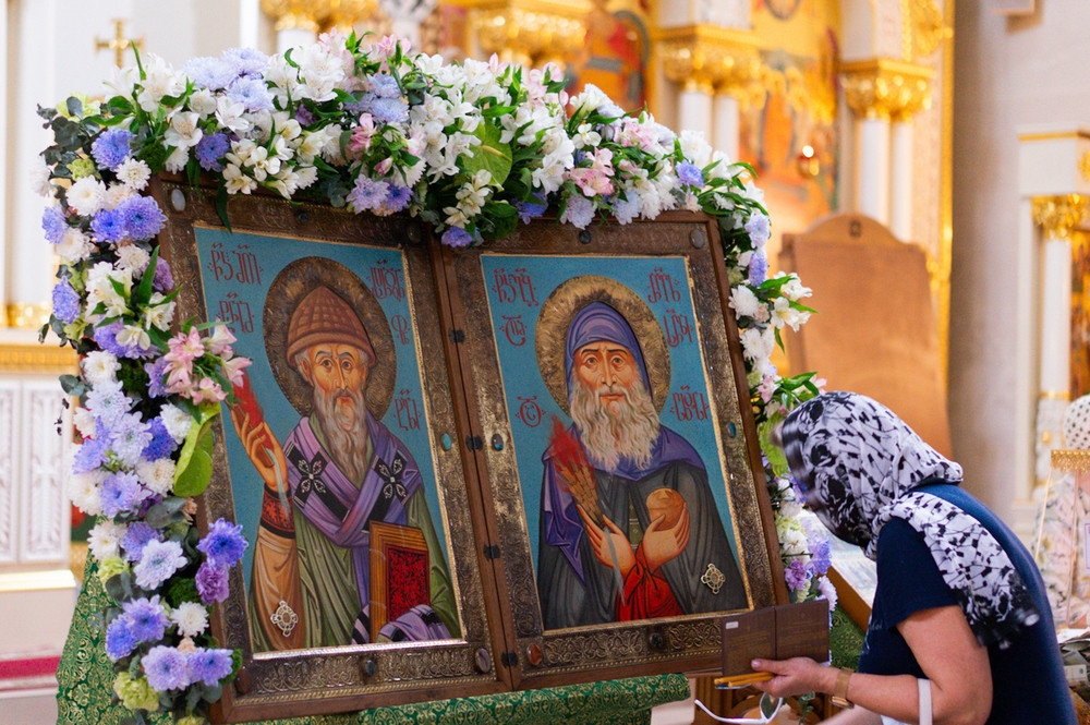 Молебен с акафистом перед частицами мощей святителя Спиридона и преподобного Гавриила (Ургебадзе)