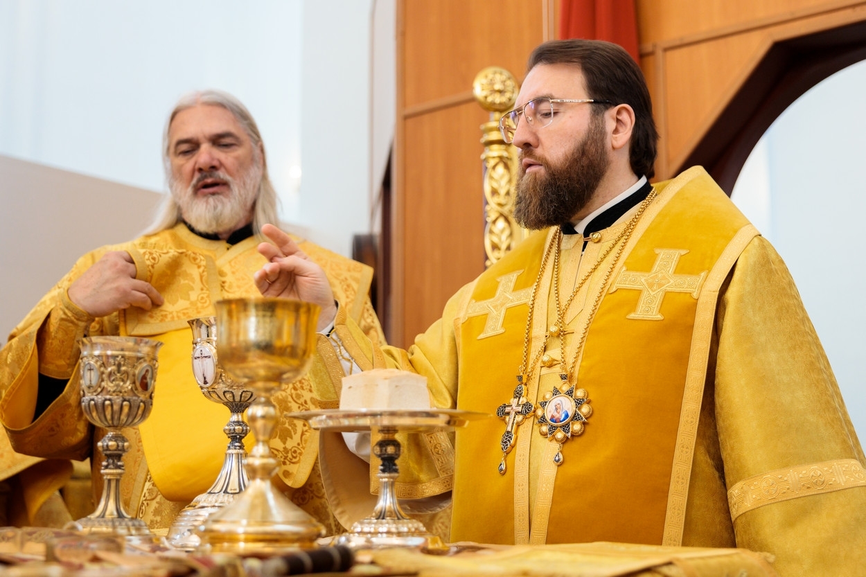 Митрополит Игнатий совершил Божественную литургию в храме святого великомученика Георгия Победоносца