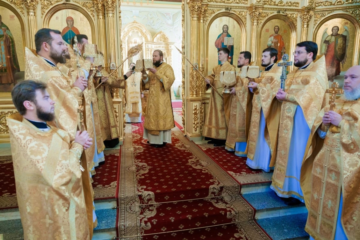 Настоятель храма принял участие в Архиерейском Богослужении в Покровском соборе