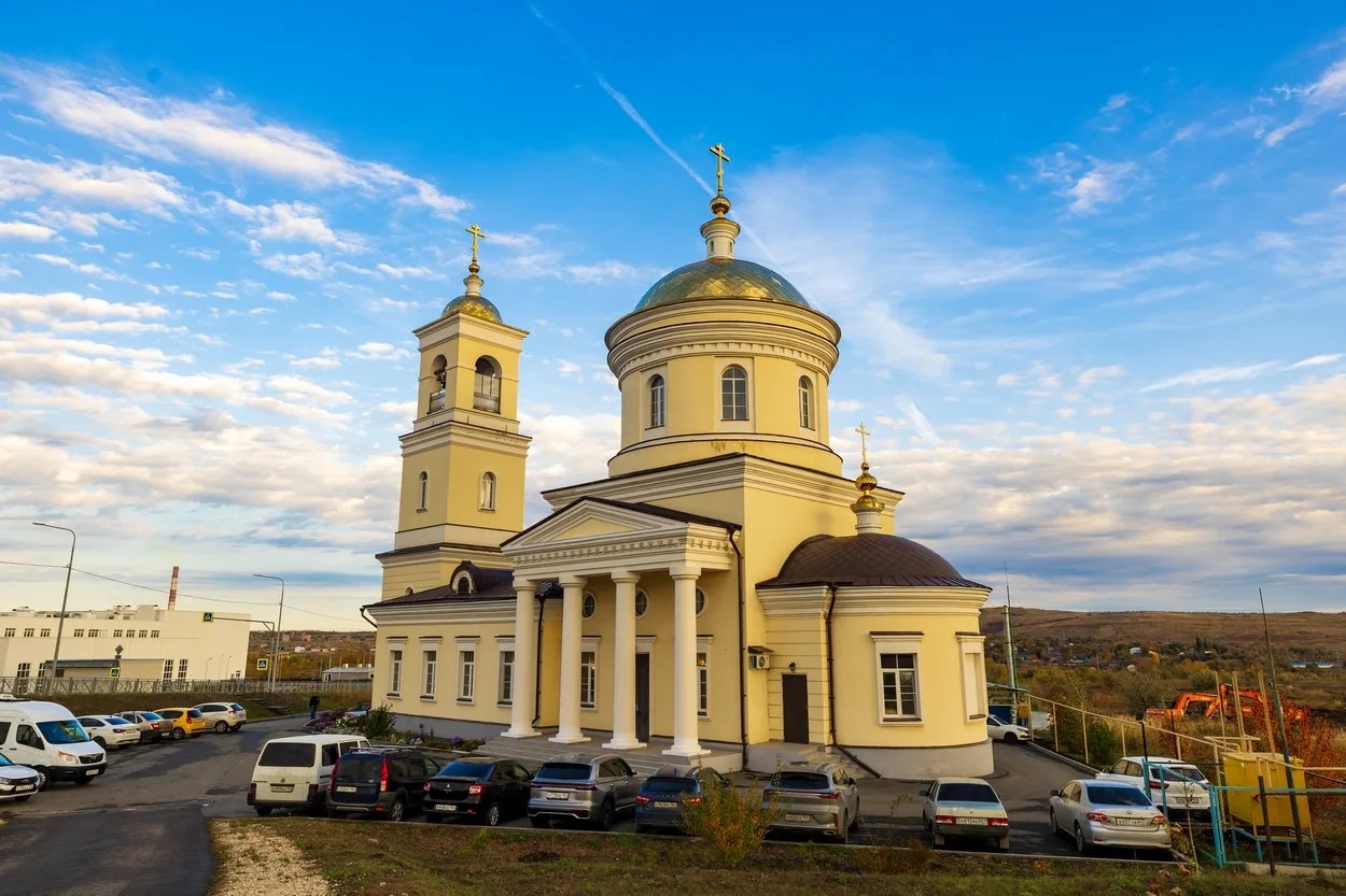 Настоятель храма принял участие в Архиерейском Богослужении в храме Новомучеников и исповедников Саратовских